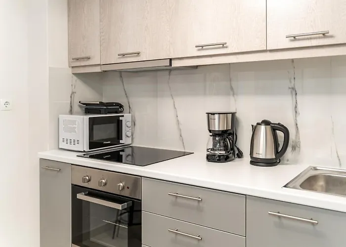 Spacious 2Bd Apt Next To Metro