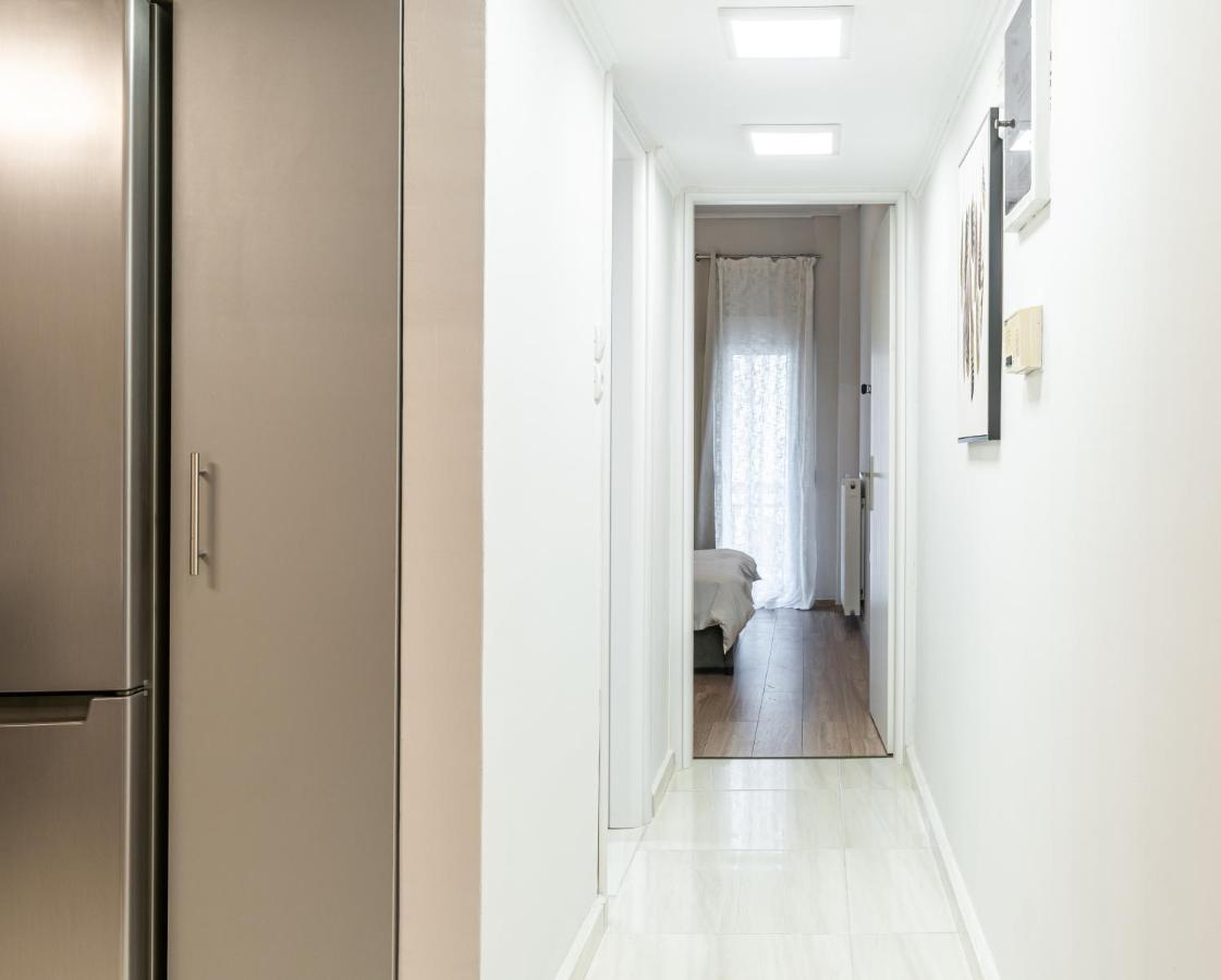 Spacious 2bd Next To Metro Apartment Athens